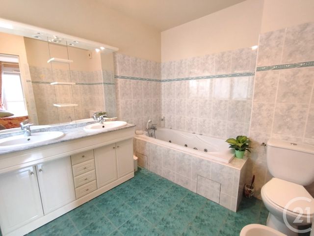 Appartement T4 à vendre - 4 pièces - 110.0 m2 - BERGERAC - 24 - AQUITAINE - Century 21 Immotion