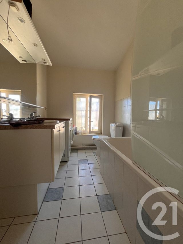Afficher la photo en grand Appartement T3 à louer - 3 pièces - 55.62 m2 - BERGERAC - 24 - AQUITAINE - Century 21 Immotion