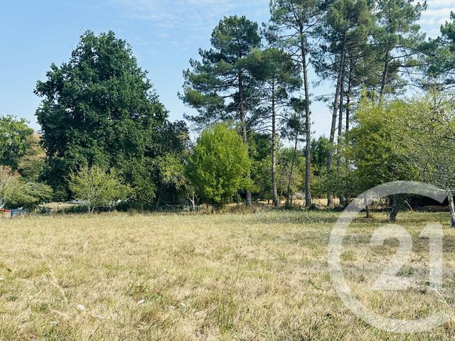Afficher la photo en grand terrain à vendre - 2500.0 m2 - LAVEYSSIERE - 24 - AQUITAINE - Century 21 Immotion