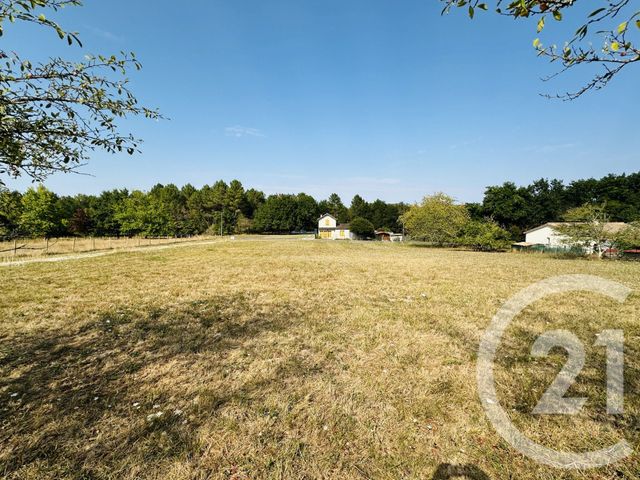 Afficher la photo en grand terrain à vendre - 2500.0 m2 - LAVEYSSIERE - 24 - AQUITAINE - Century 21 Immotion