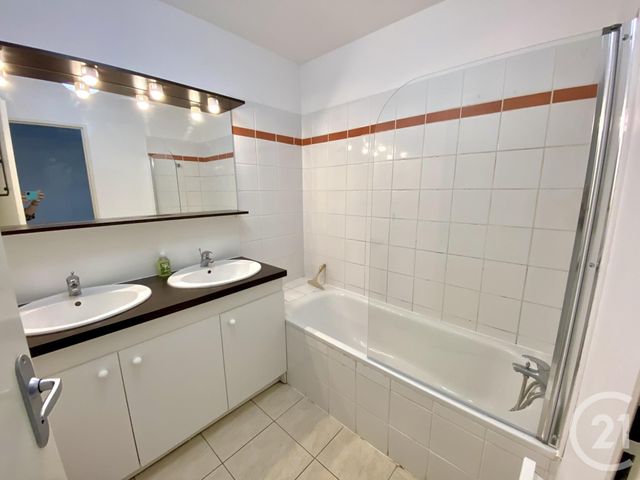 Appartement T3 à louer - 3 pièces - 64.07 m2 - BERGERAC - 24 - AQUITAINE - Century 21 Immotion